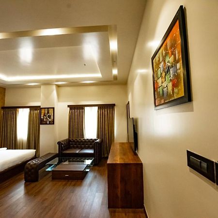 The Royal Palace Hotel 400703 Navi Mumbai Exteriör bild