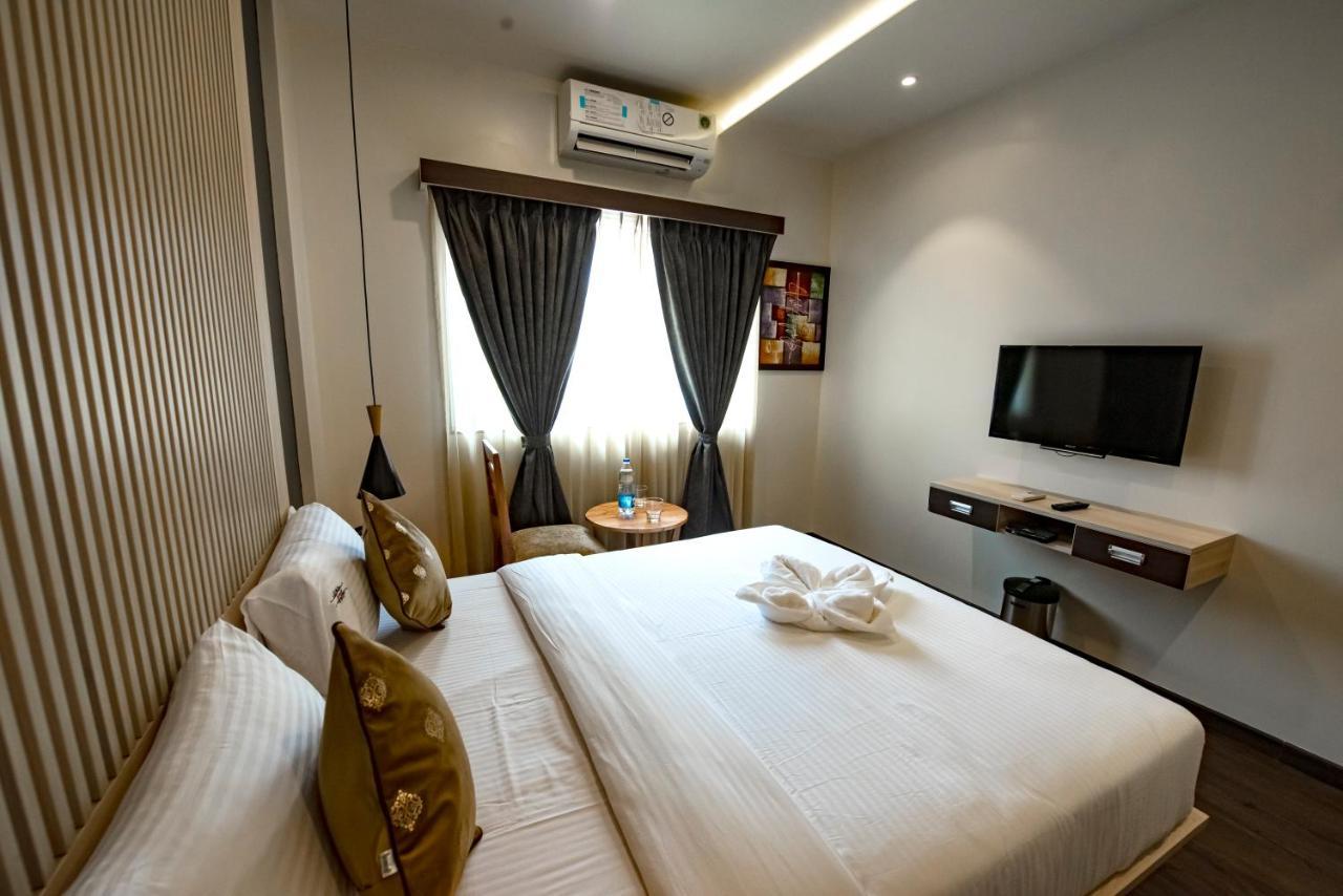 The Royal Palace Hotel 400703 Navi Mumbai Exteriör bild