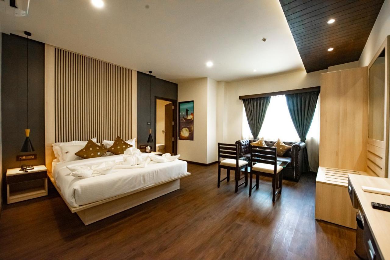 The Royal Palace Hotel 400703 Navi Mumbai Exteriör bild