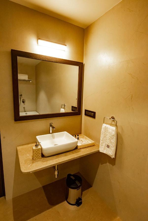 The Royal Palace Hotel 400703 Navi Mumbai Exteriör bild