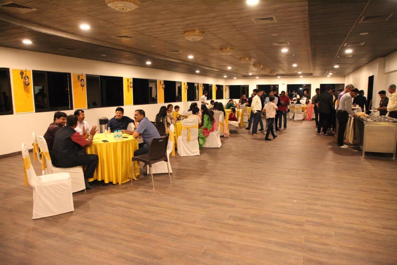 The Royal Palace Hotel 400703 Navi Mumbai Exteriör bild
