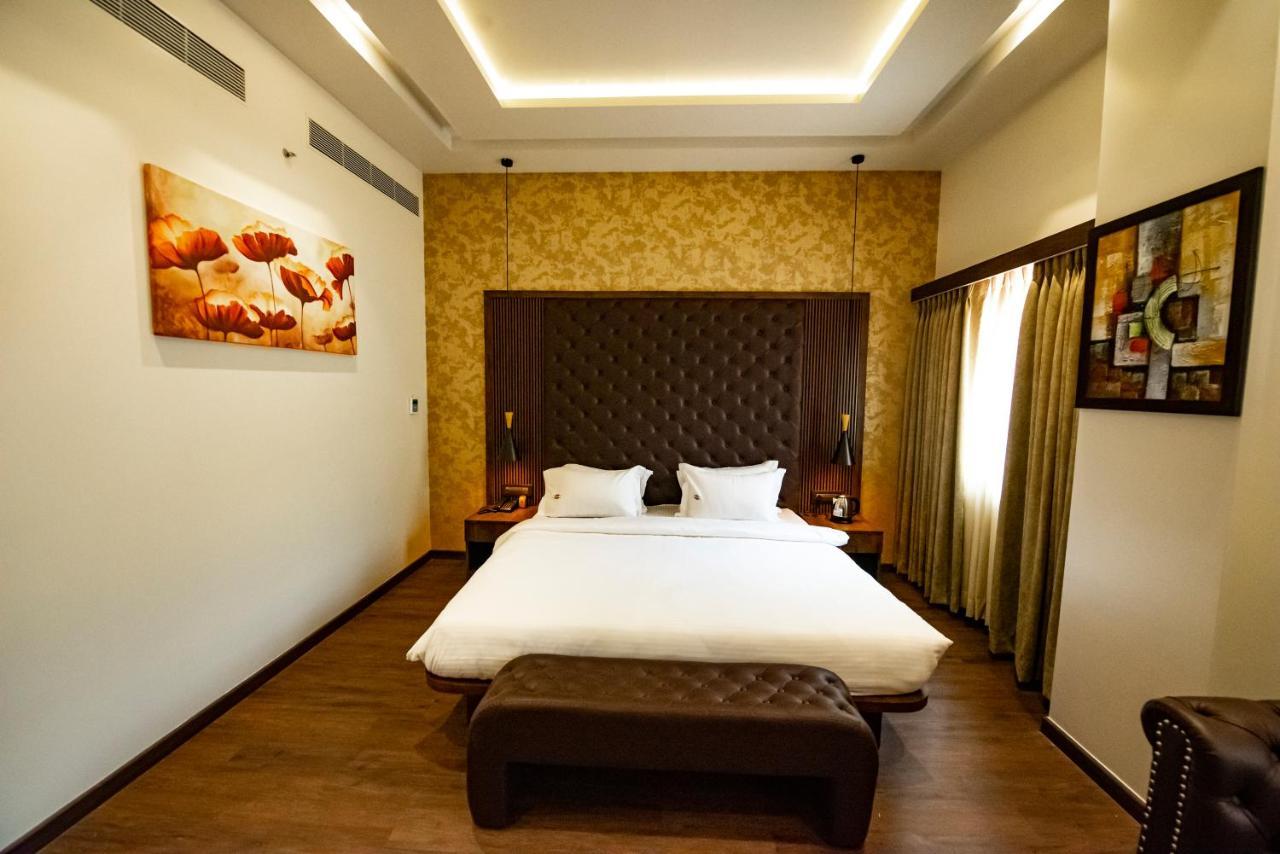 The Royal Palace Hotel 400703 Navi Mumbai Exteriör bild