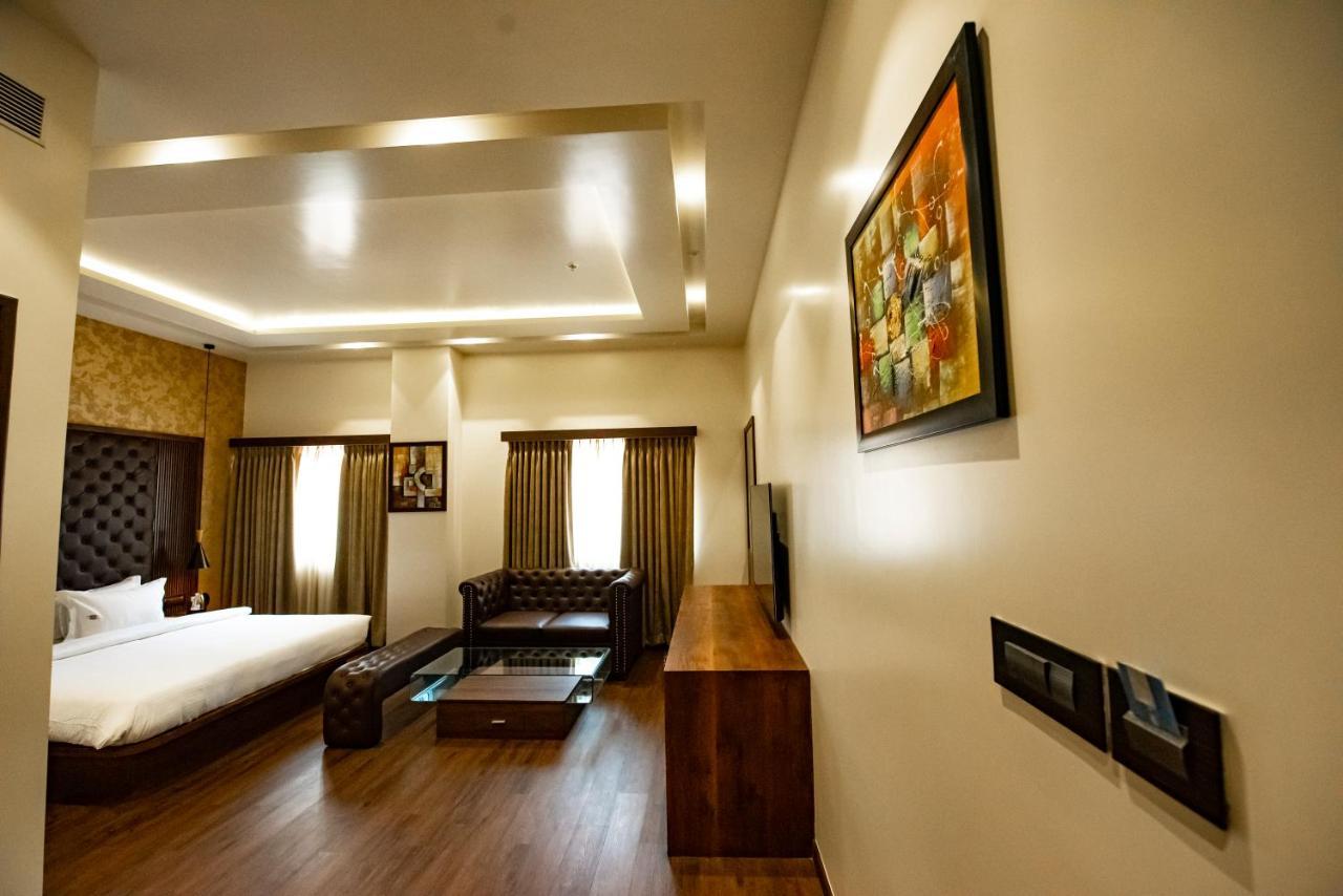 The Royal Palace Hotel 400703 Navi Mumbai Exteriör bild