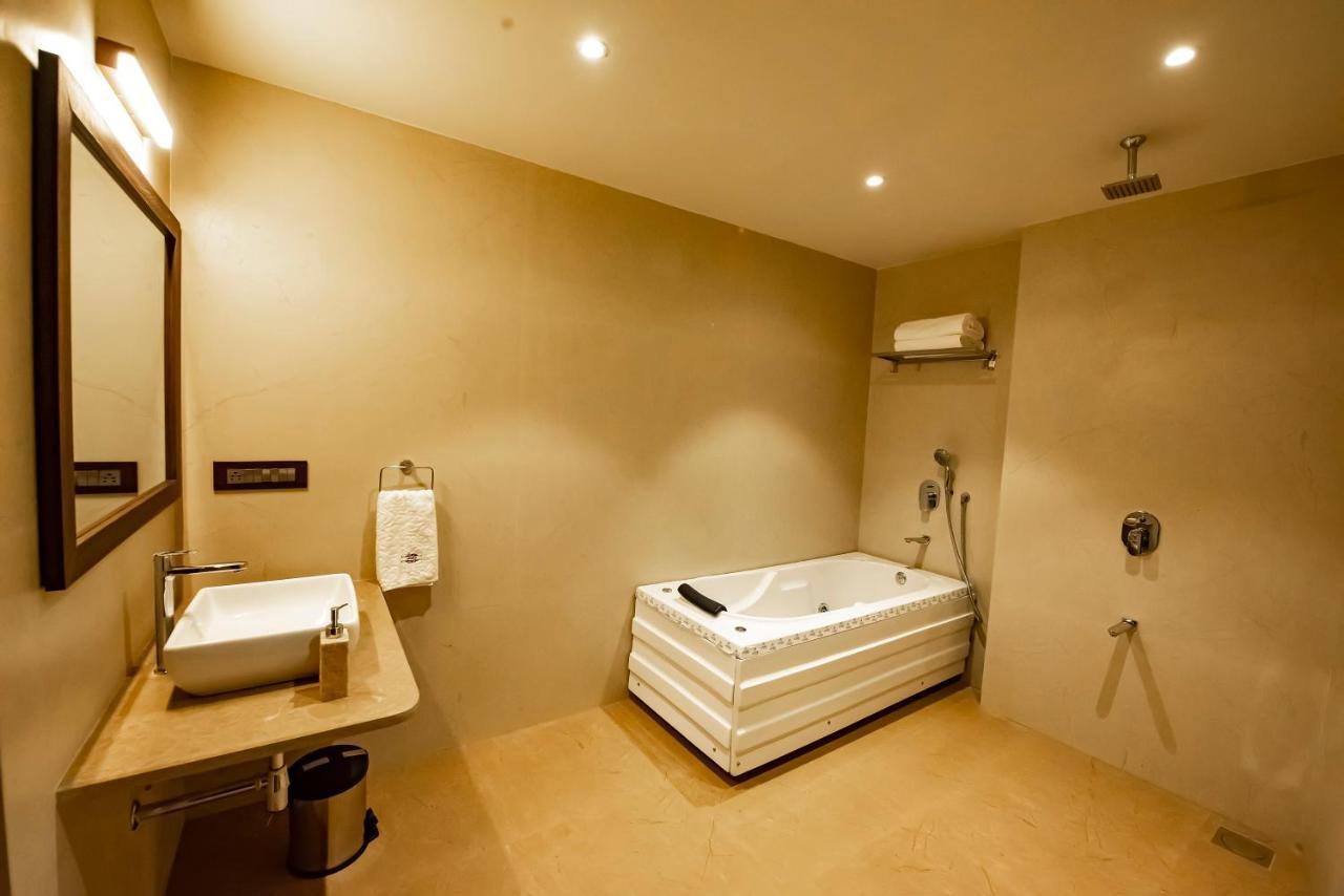 The Royal Palace Hotel 400703 Navi Mumbai Exteriör bild